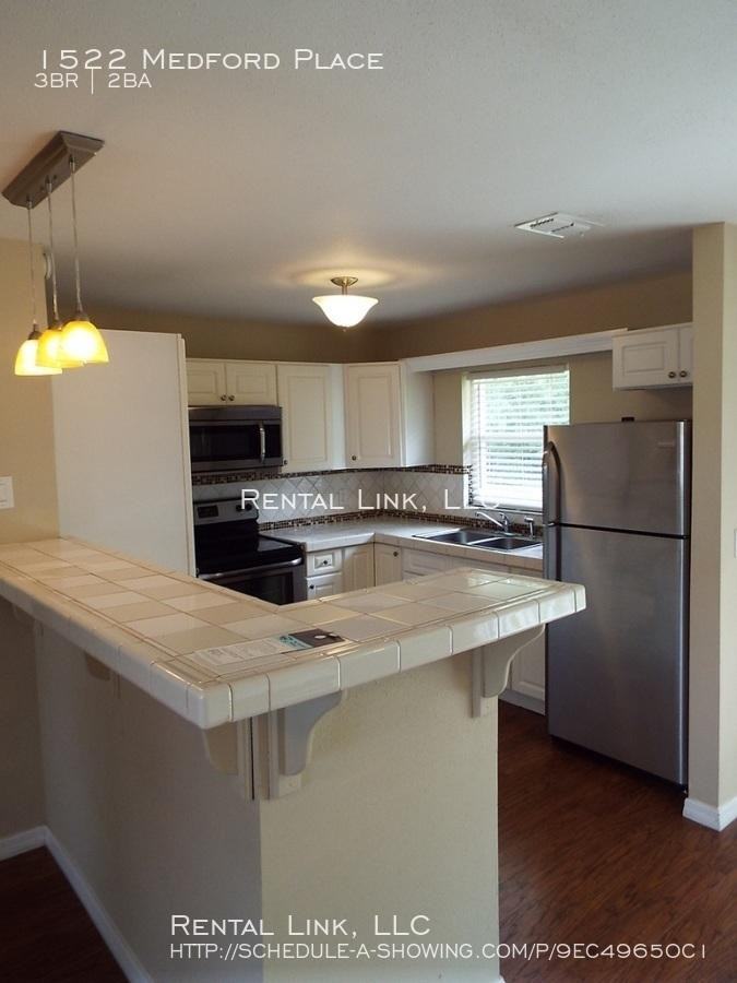 1522 Medford Pl - Photo 3 of 22