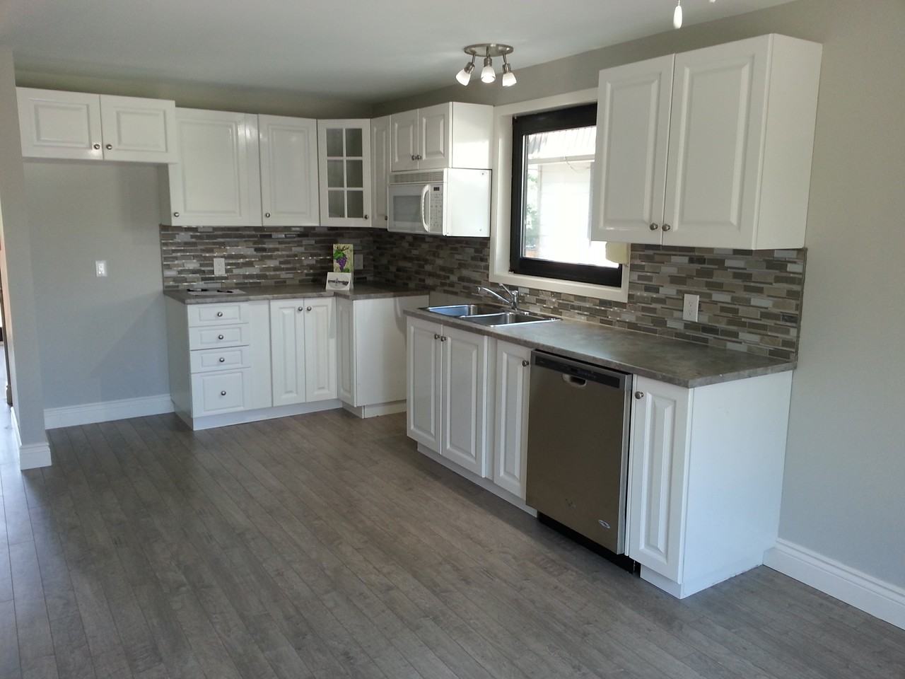 613 Hochelaga Street - Photo 2 of 12