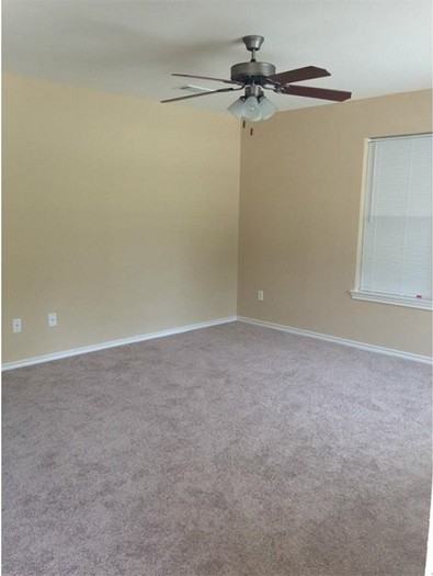 605 S Park St - Photo 2 of 10