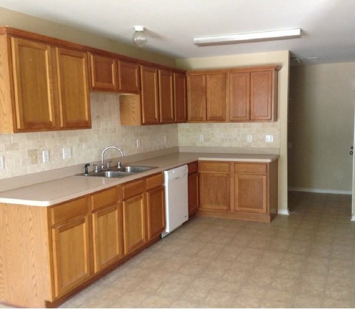 605 S Park St - Photo 3 of 10