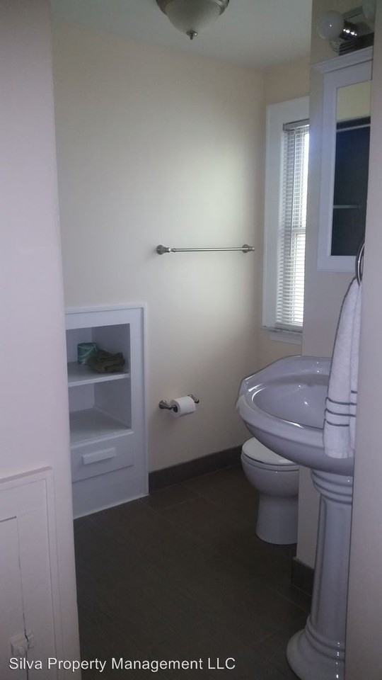 122 W Houstonia - Photo 2 of 7