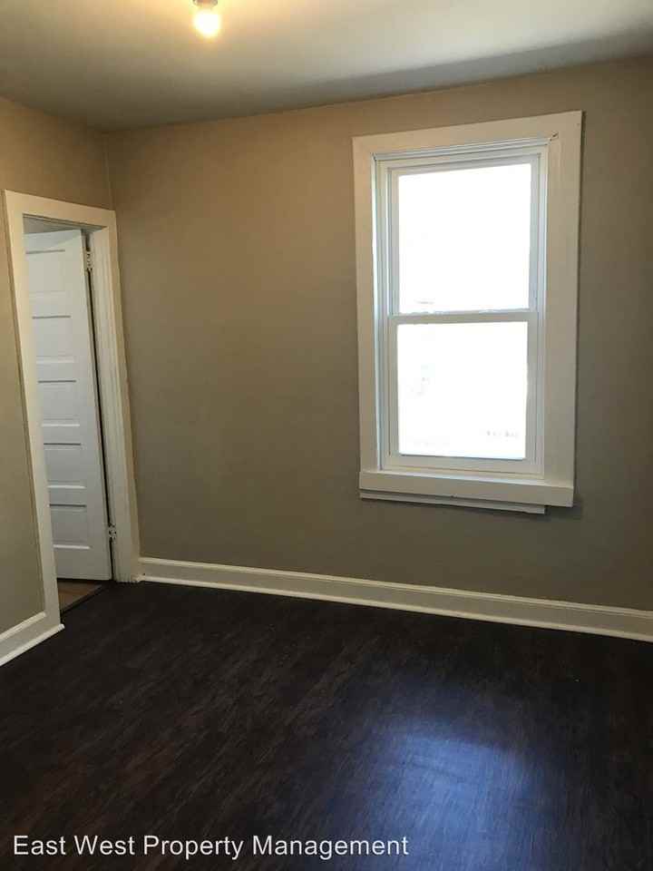 315-317 20th Ave E - Photo 3 of 8