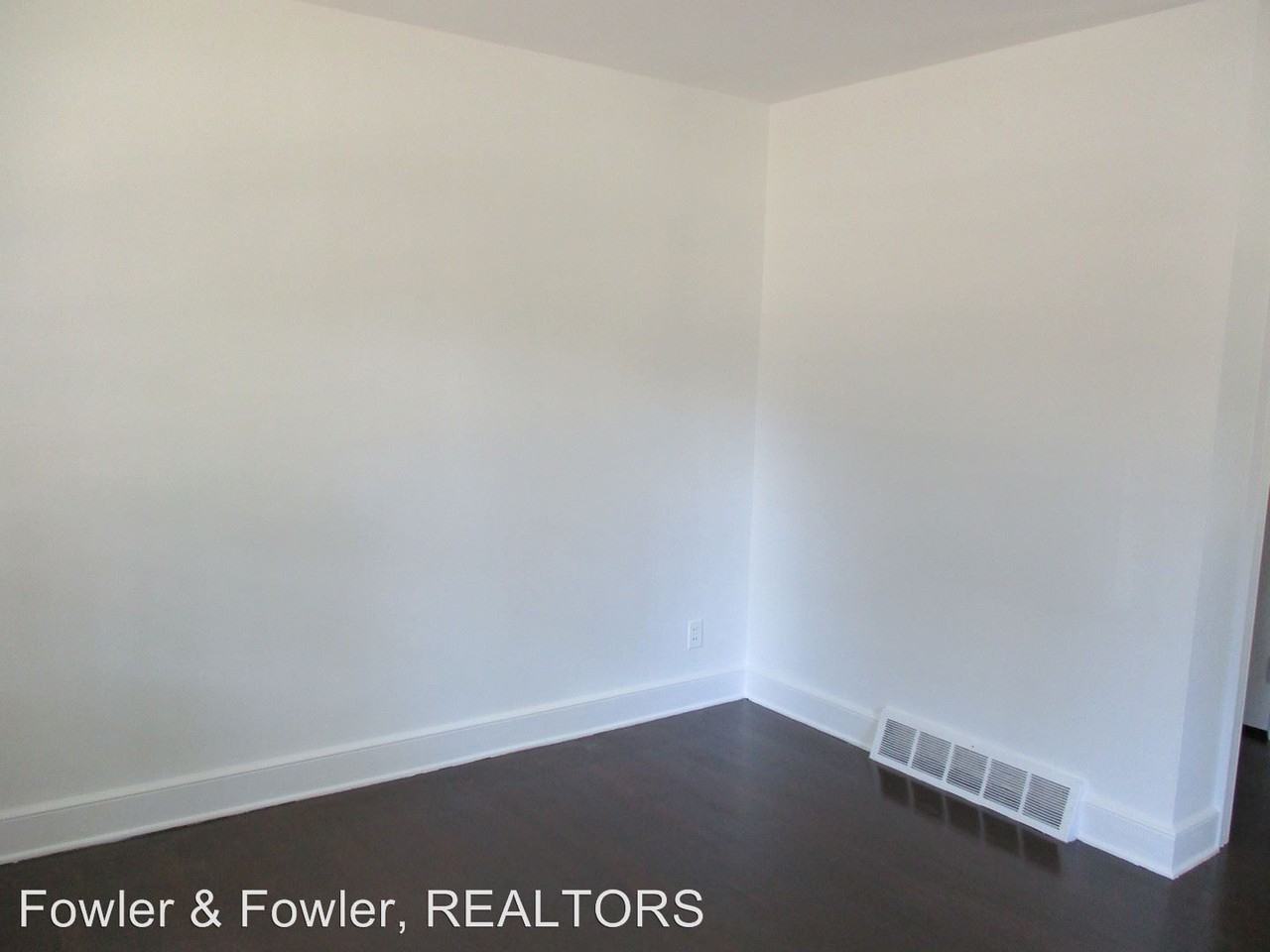 409-411 Steele St - Photo 2 of 8