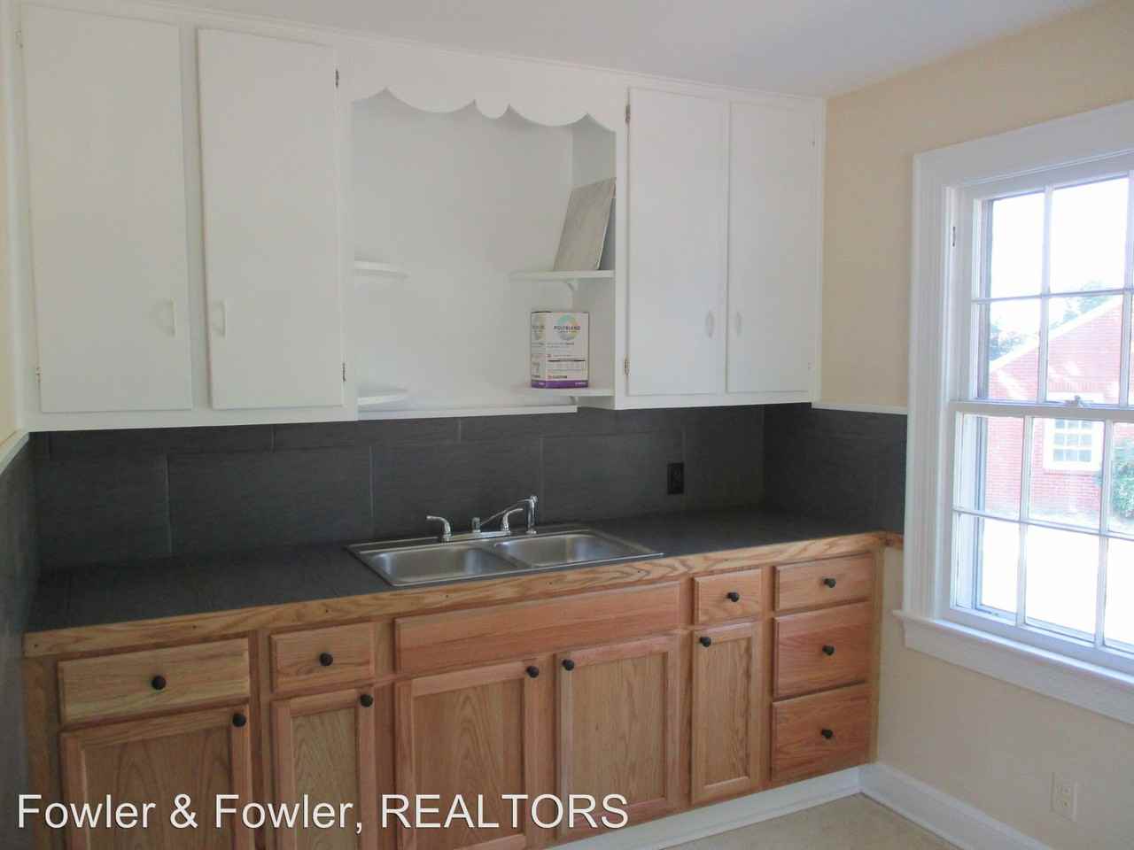 409-411 Steele St - Photo 3 of 8