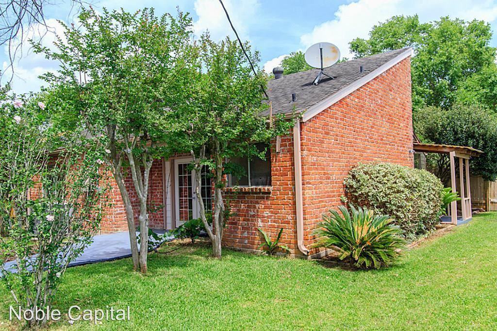 15633 Elwood Dr - Photo 2 of 26