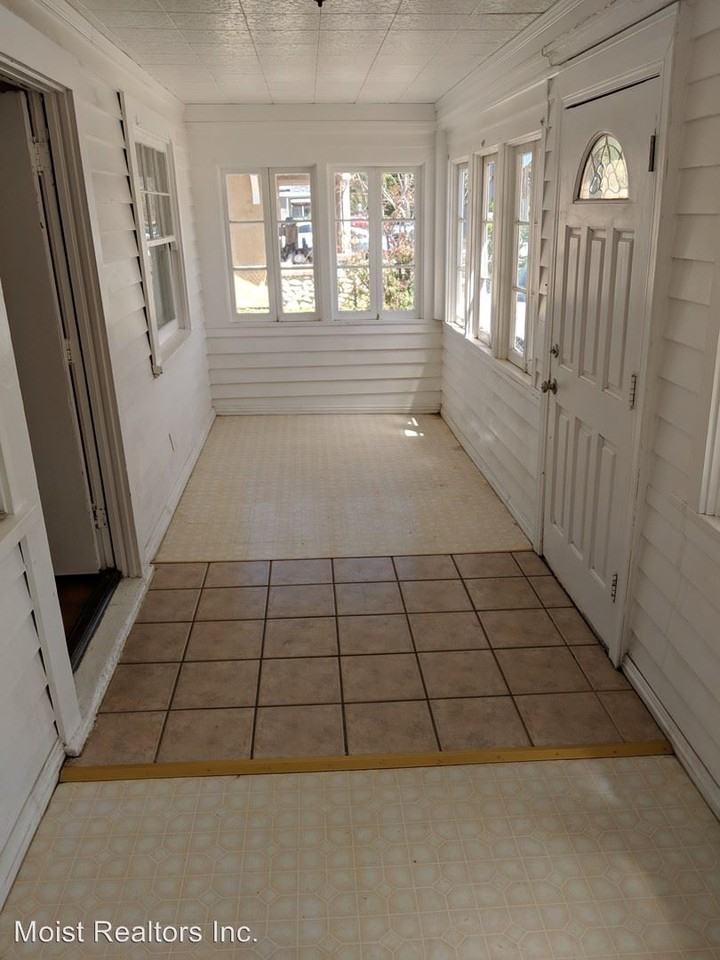 711 Magnolia Ave - Photo 2 of 10