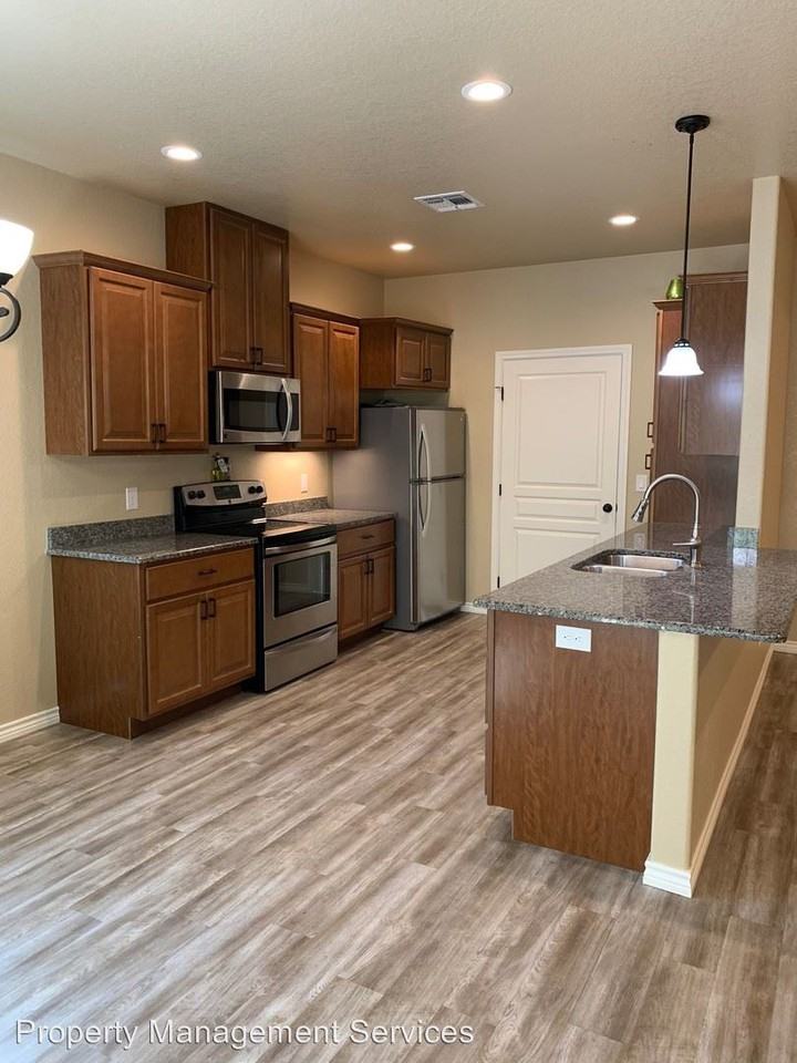 517 Winding Way - Photo 3 of 13