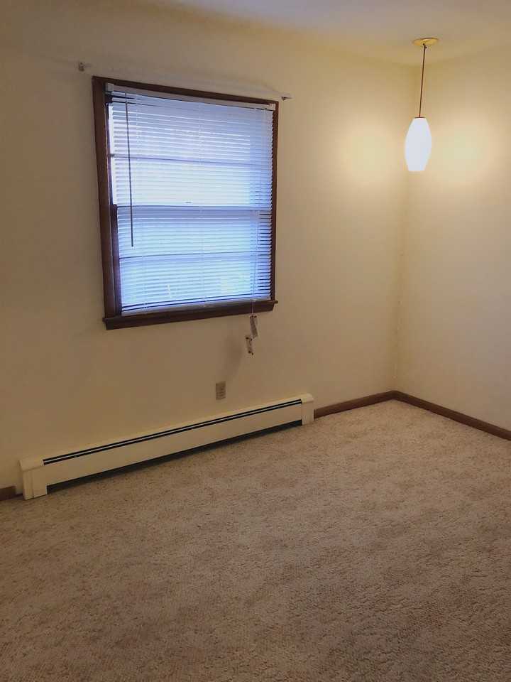 5902 Hickman Rd - Photo 3 of 9