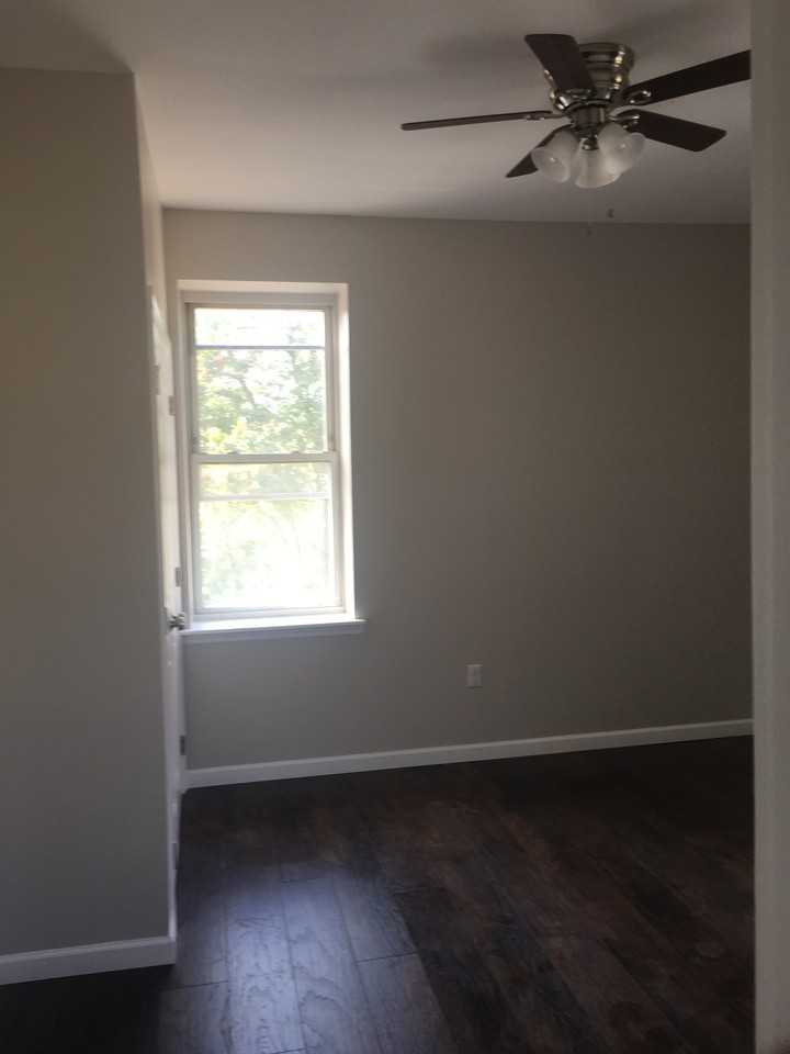 678 Scotland Rd - Photo 3 of 5