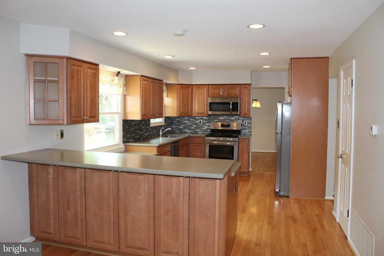 7 Mindy Dr - Photo 2 of 13