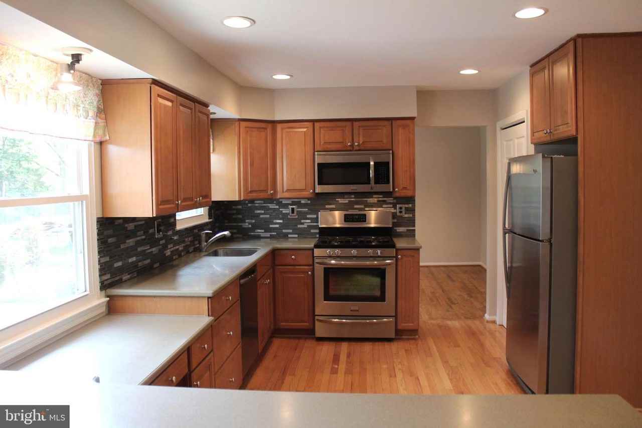 7 Mindy Dr - Photo 3 of 13