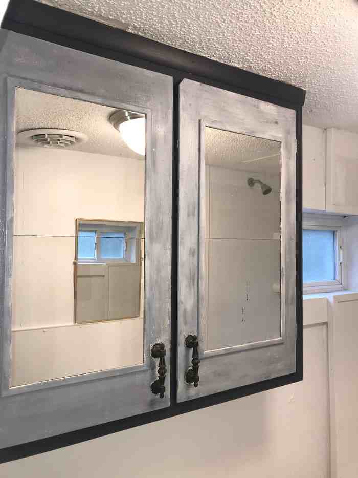 2703 E Division St - Photo 2 of 23