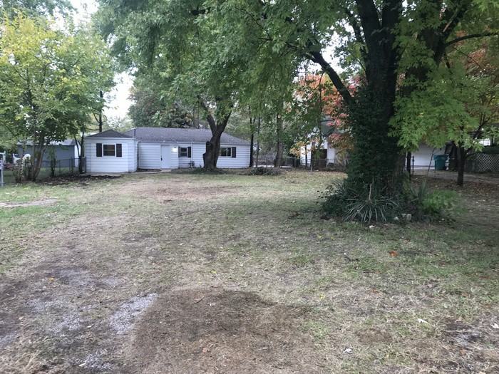 2703 E Division St - Photo 3 of 23