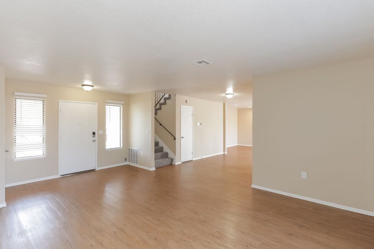 3047 Edwards Pl - Photo 3 of 22