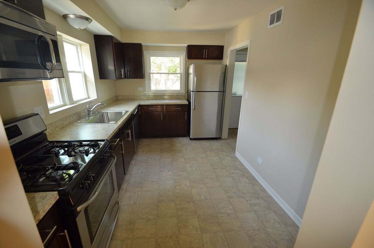 7914 Long Ave - Photo 3 of 12