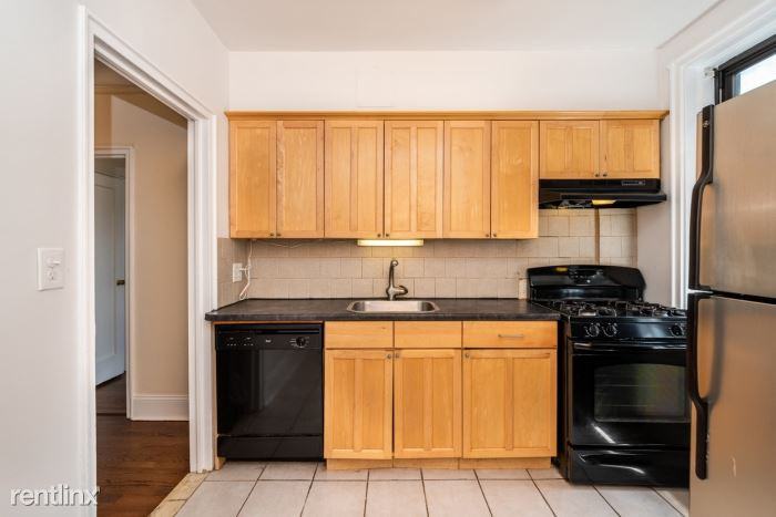 Lovely 2 Bedroom Apt in Rental Building - Laundry - H/HW - Larchmont - Photo 2 of 6