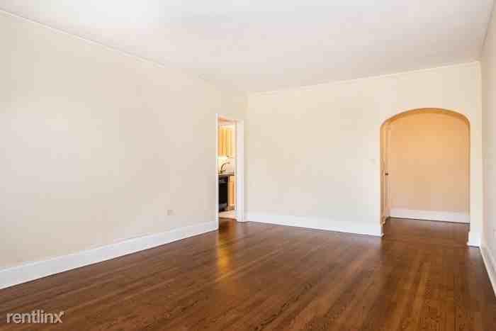 Lovely 2 Bedroom Apt in Rental Building - Laundry - H/HW - Larchmont - Photo 3 of 6