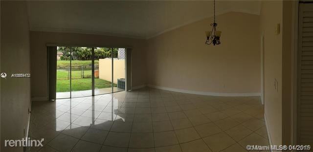 DEVON-AIRE VILLAS SEC 4 - Photo 2 of 6