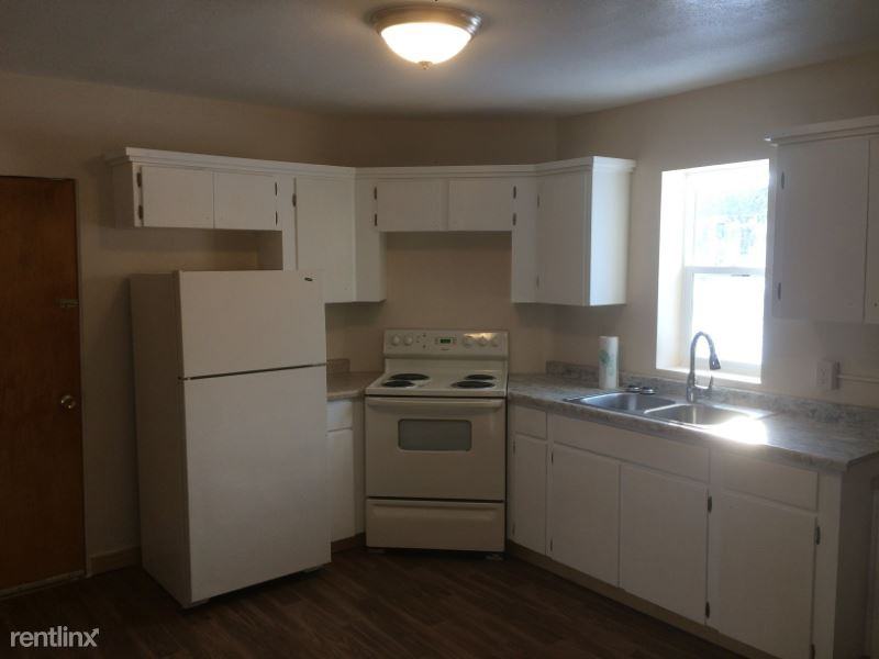 207 1st St NW - Photo 2 of 11