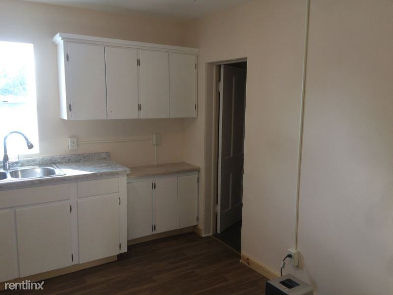 207 1st St NW - Photo 3 of 11