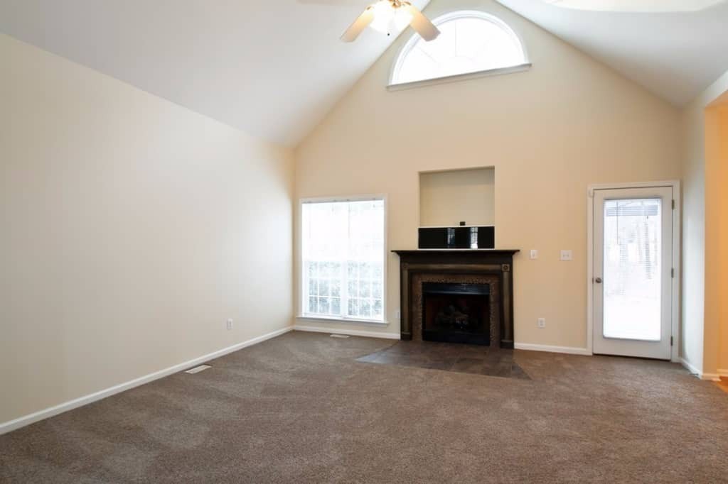 27 Cassidy Ct - Photo 3 of 16