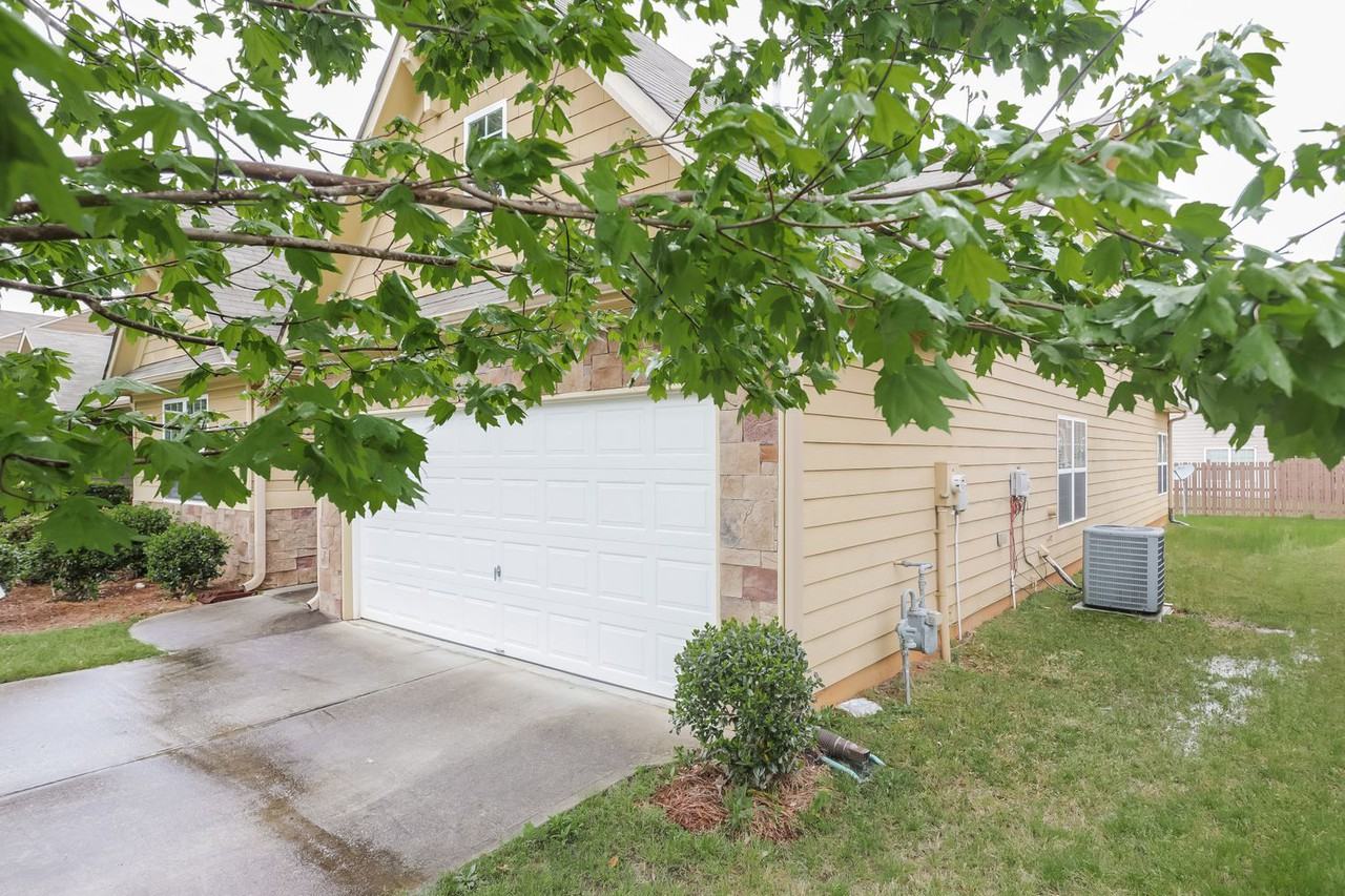 5062 Manning Dr - Photo 3 of 23