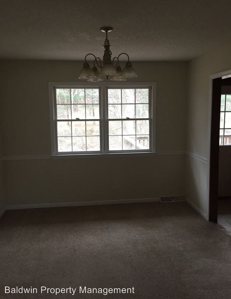 5287 Silas Creek Pkwy - Photo 3 of 12