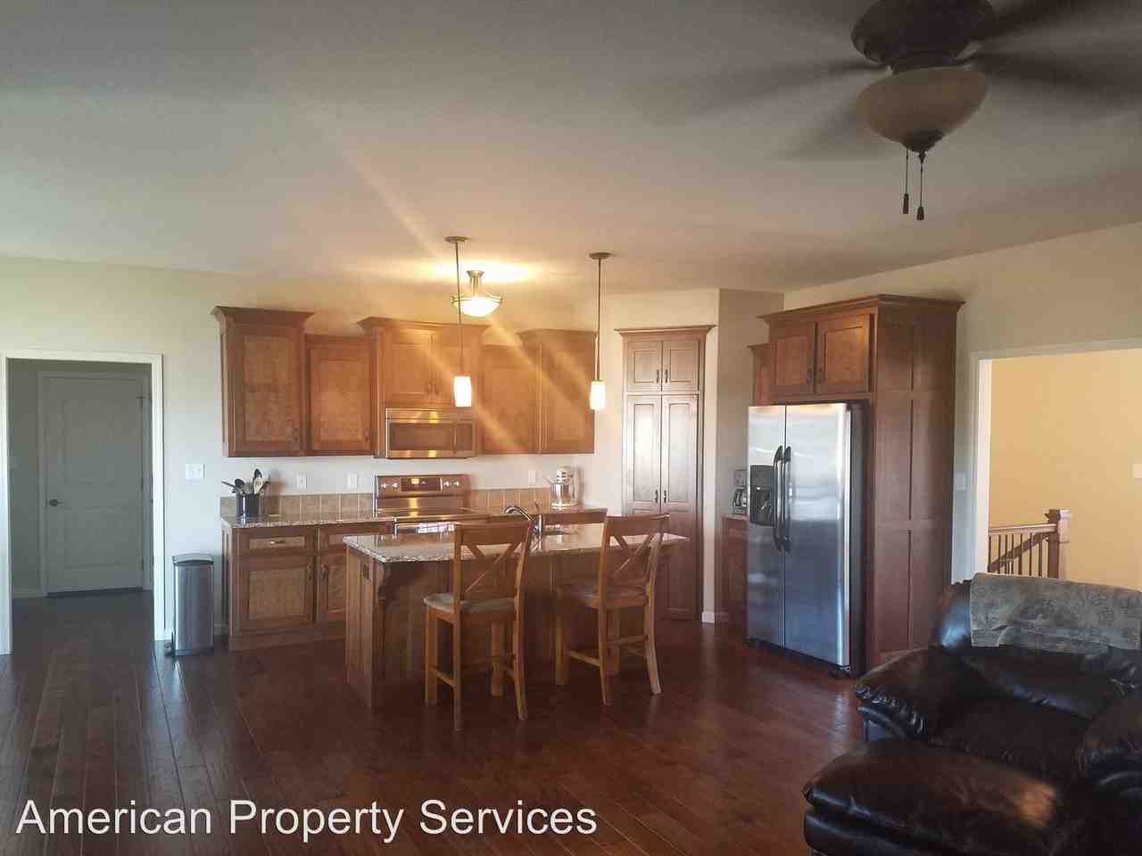 1037 Lobdell Dr - Photo 2 of 12