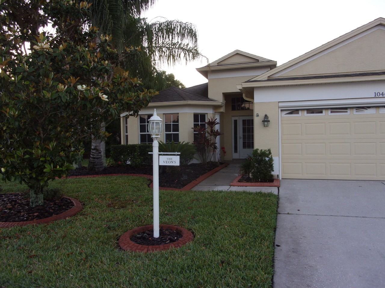 1046 Dustan Pl - Photo 2 of 42