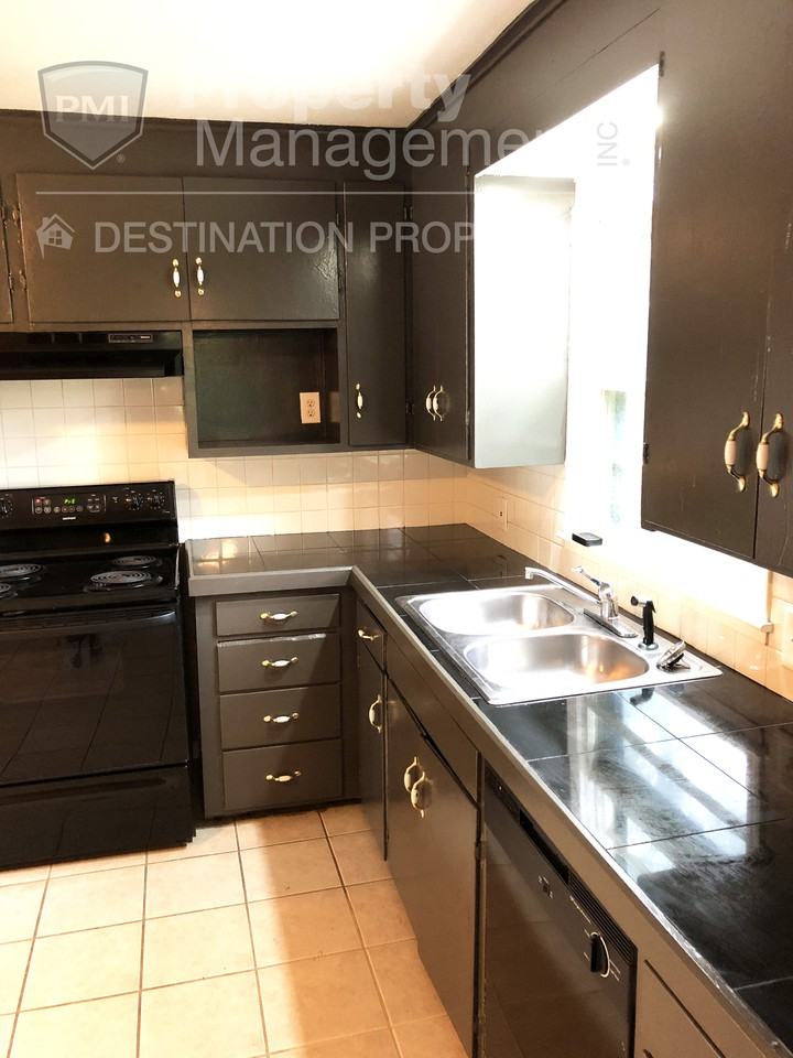 1503 W 21st Ter - Photo 2 of 9