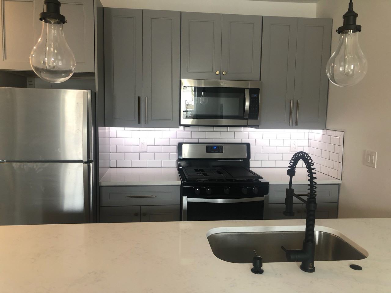 2633 W Oxford St - Photo 2 of 16