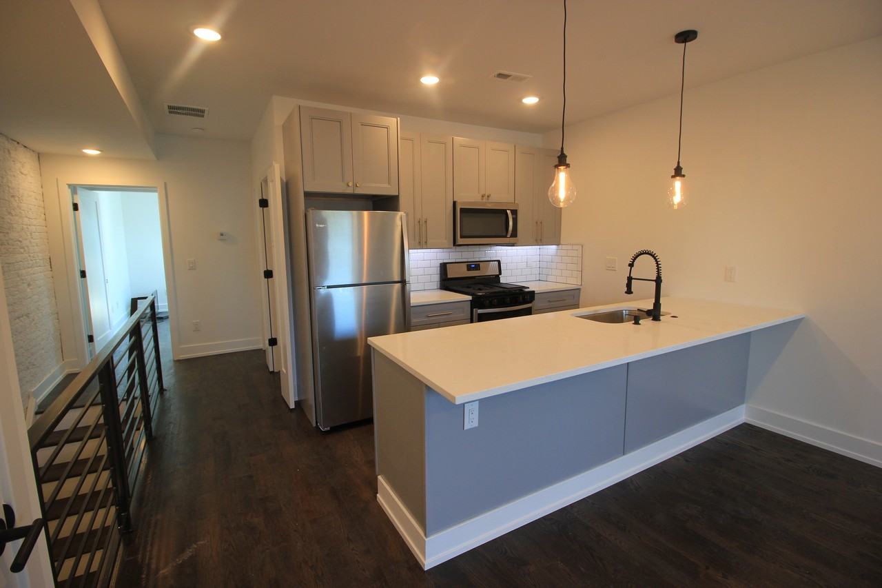 2633 W Oxford St - Photo 3 of 16