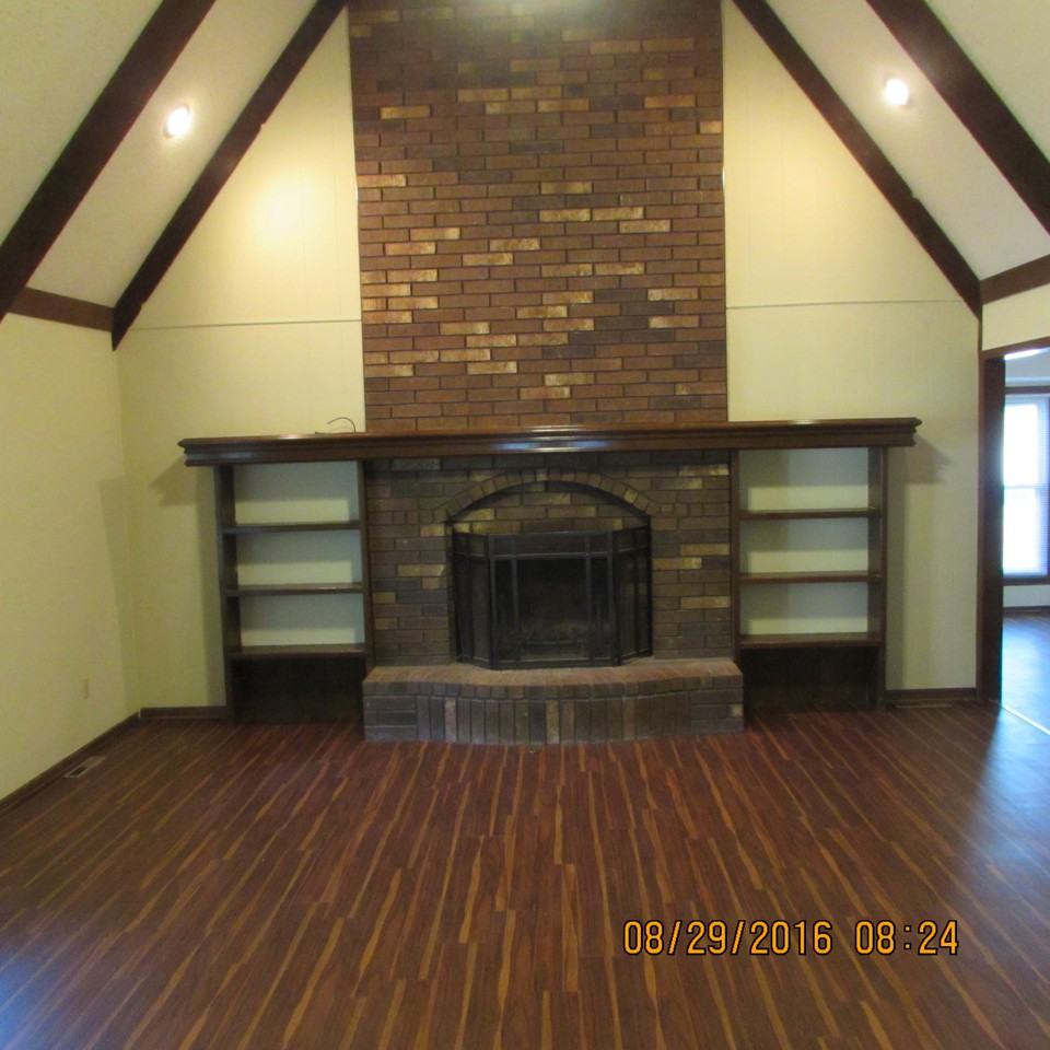 901 NW Oakridge Dr - Photo 2 of 9