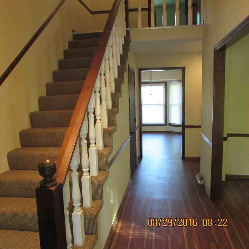 901 NW Oakridge Dr - Photo 3 of 9