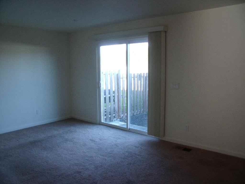 364 15th St - Photo 3 of 9