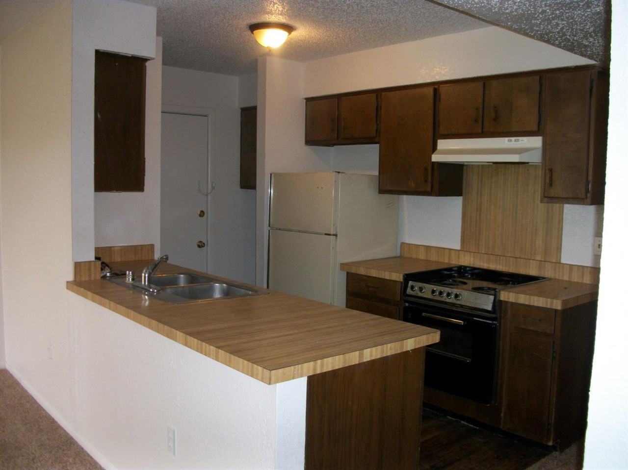 9104 Elgin Ave - Photo 3 of 10