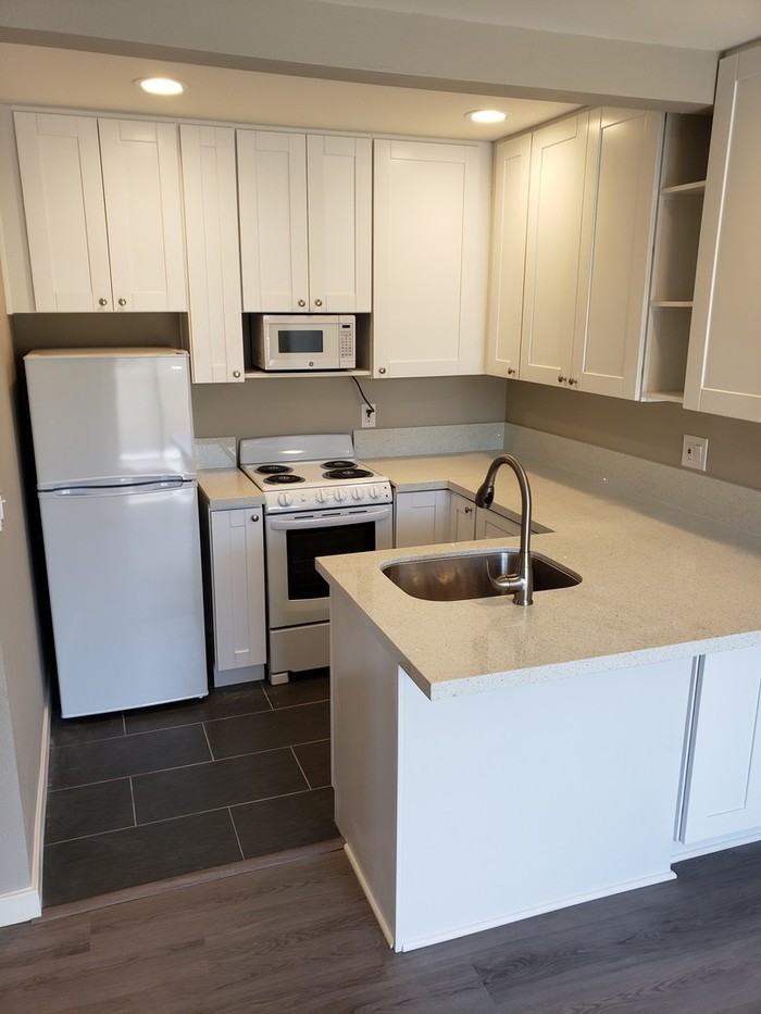 11480 N Torrey Pines Rd - Photo 3 of 6