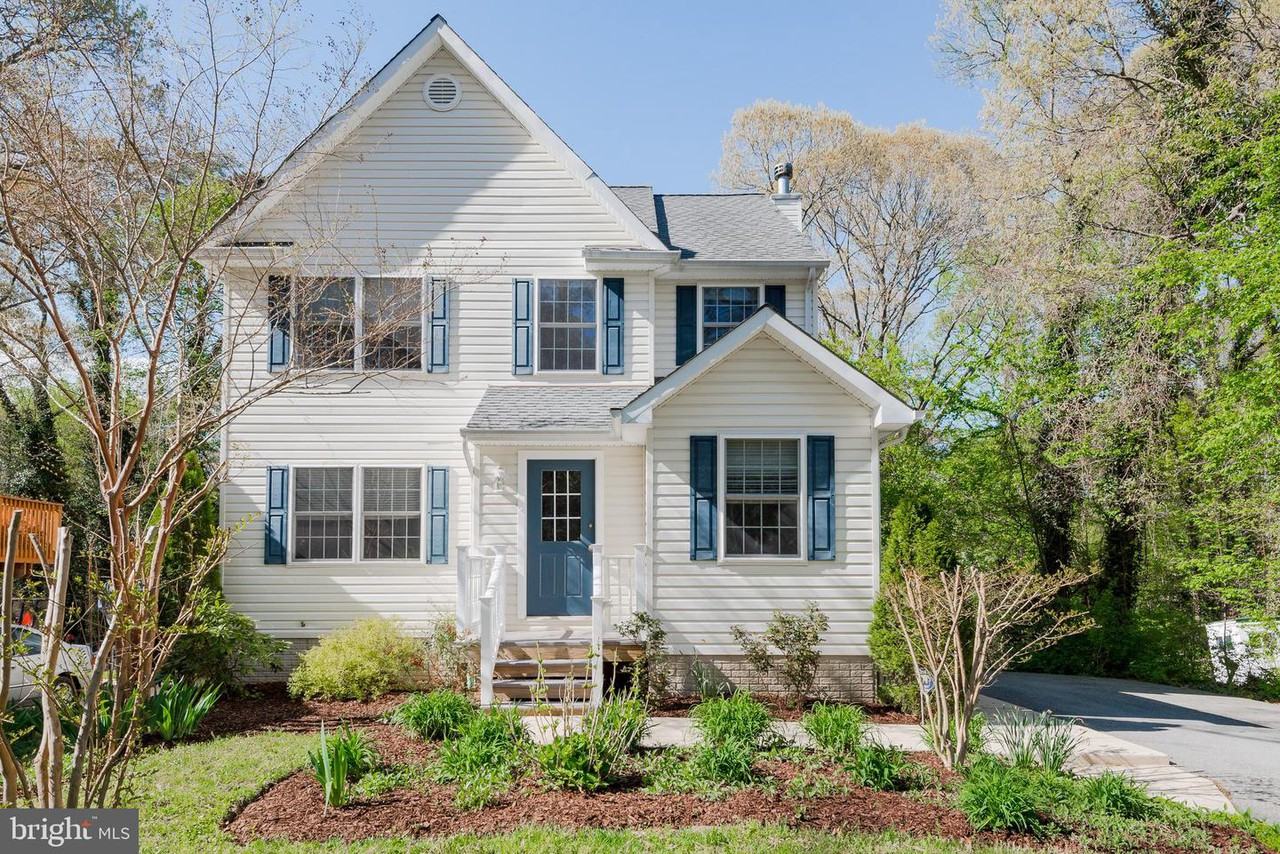 1044 Omar Dr - Photo 2 of 50