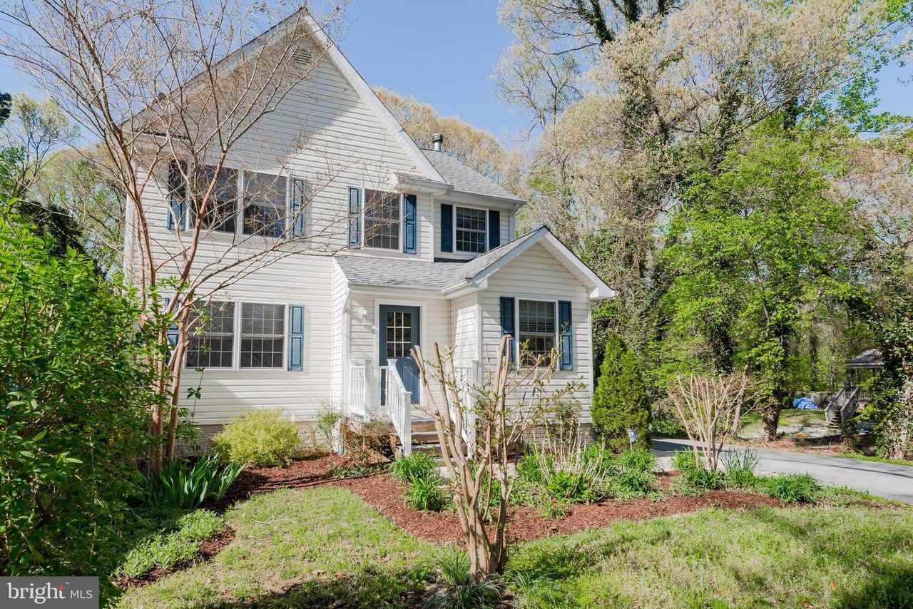 1044 Omar Dr - Photo 3 of 50