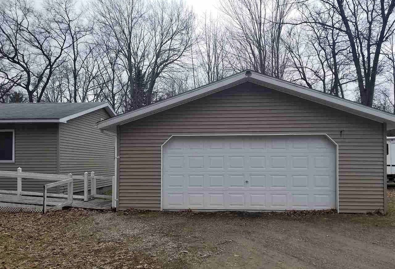 5326 Beals Dr - Photo 3 of 8