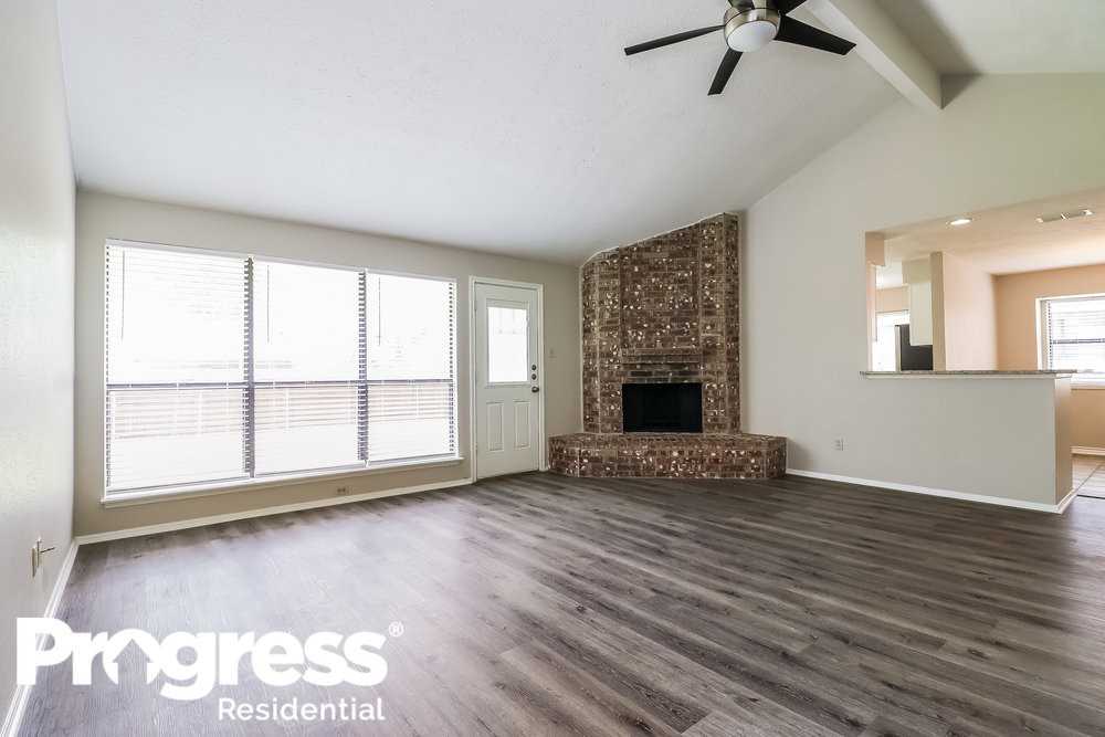 2324 Brookdale Dr - Photo 3 of 16