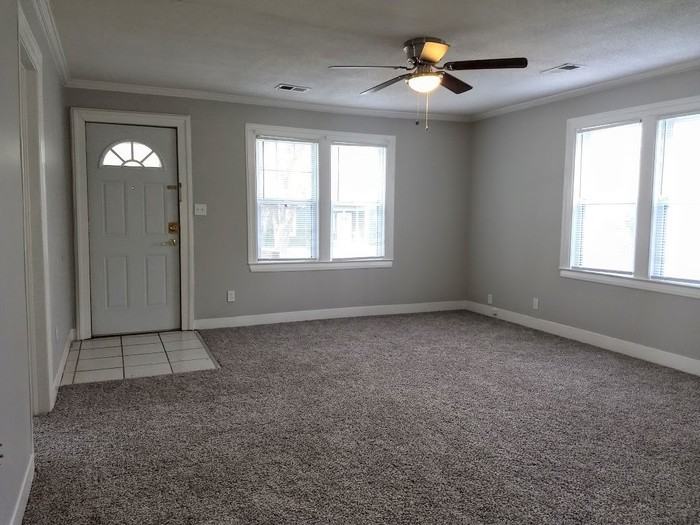 120 S Pine St - Photo 2 of 13