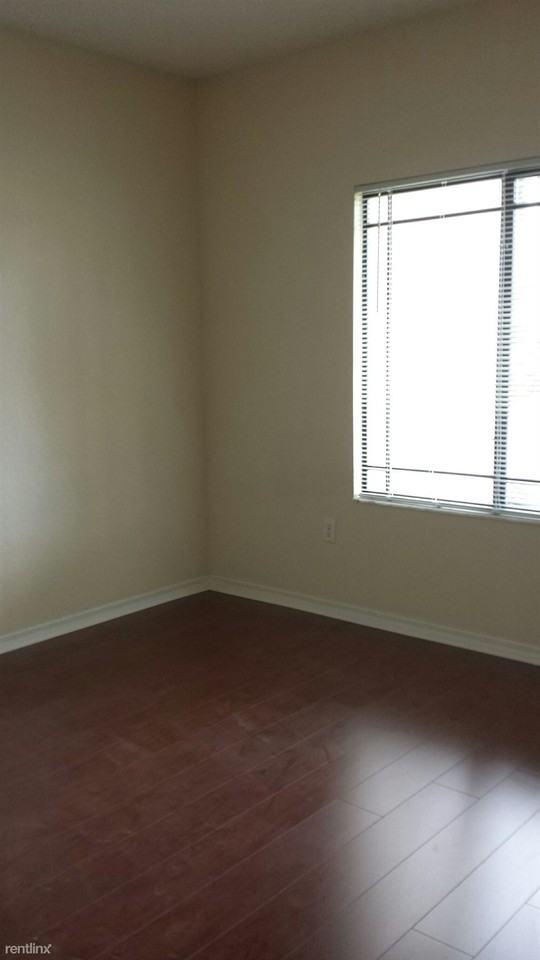 2810 Grande Pkwy - Photo 3 of 7