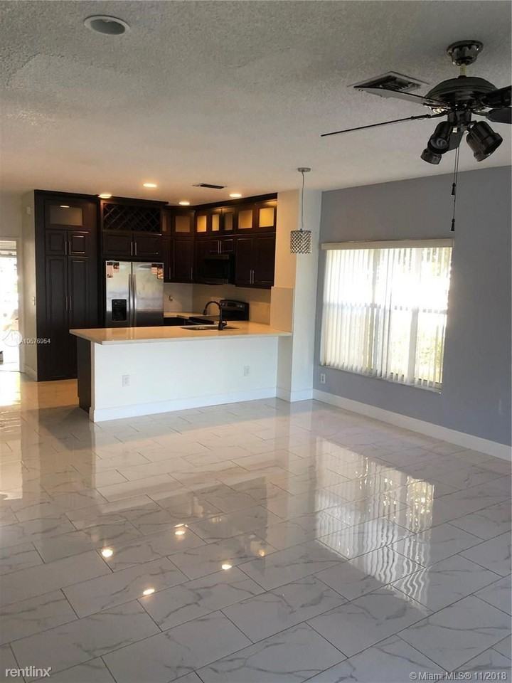 401 SW 120th Ave - Photo 2 of 9