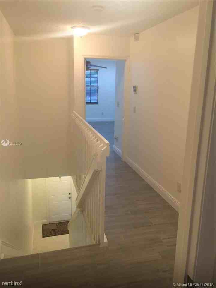 401 SW 120th Ave - Photo 3 of 9