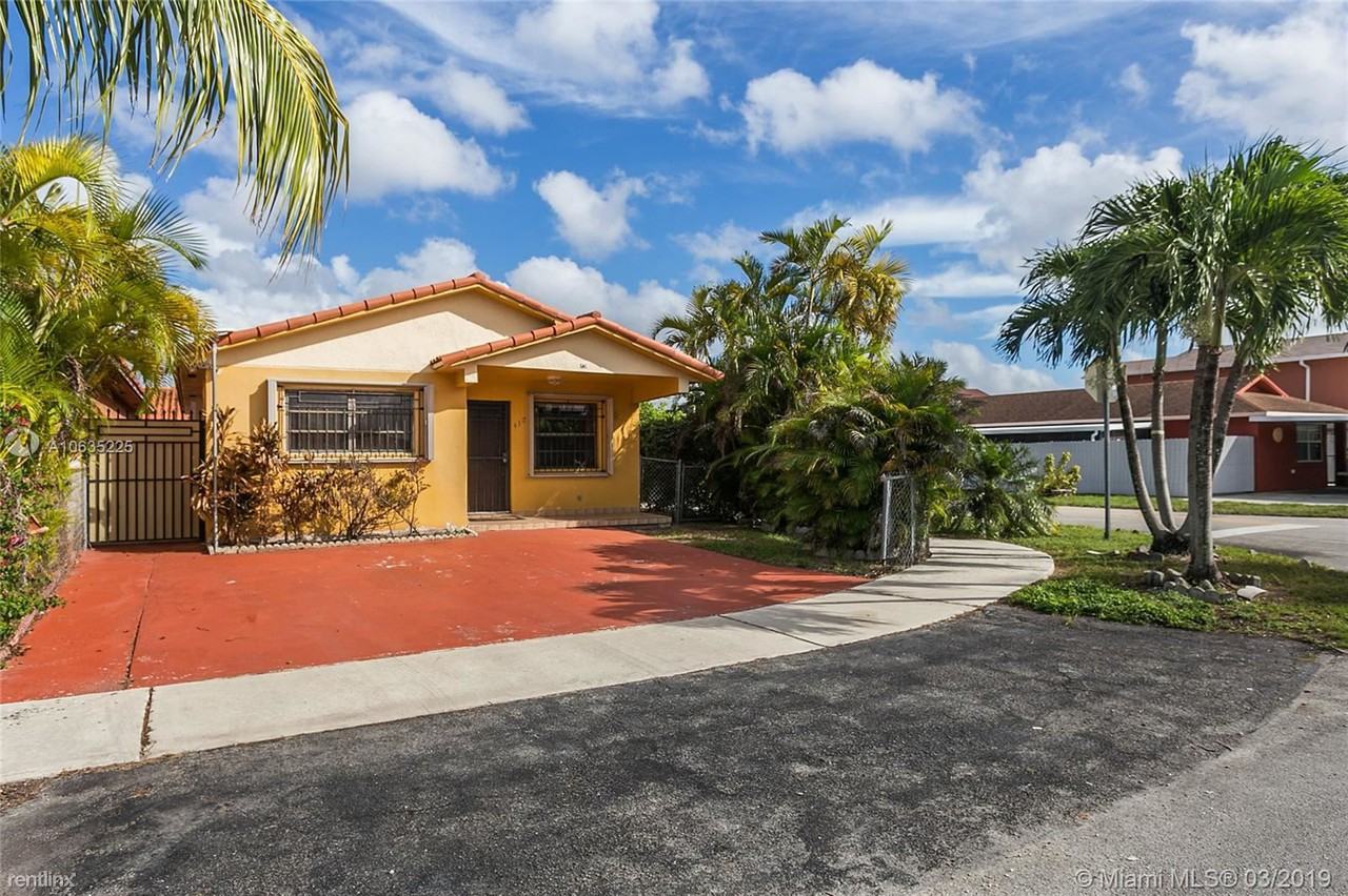 4317 W 10th Ave, Hialeah, FL 33012 3 Bedroom House for Rent for 2,100