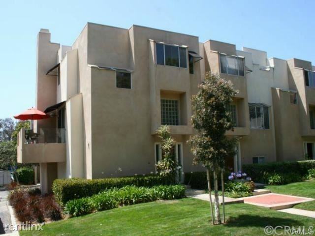 501 Herondo St - Photo 3 of 10