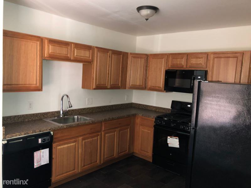 824 N Jefferson St - Photo 2 of 14