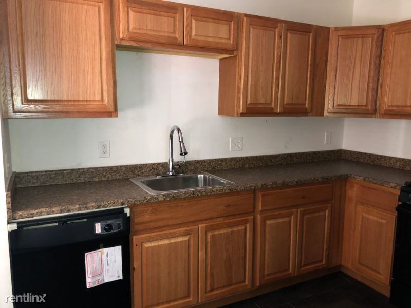 824 N Jefferson St - Photo 3 of 14