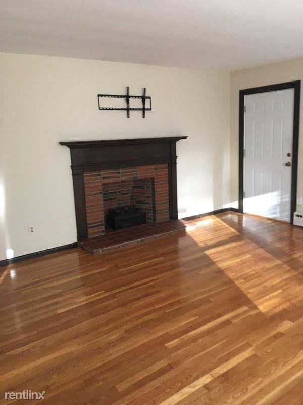 38B Arnold Ave - Photo 2 of 11